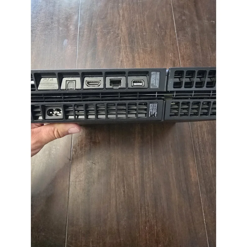 Sony PlayStation 4 500GB Console With One Controller‎ And Wires TESTED